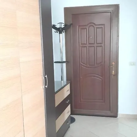 светлый с открытым балконом на пляже Apartament *