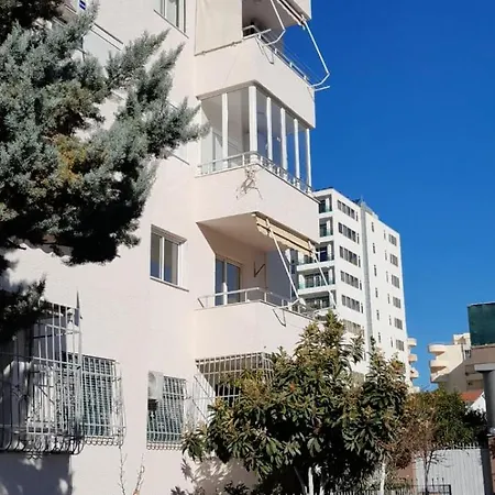 светлый с открытым балконом на пляже Apartment