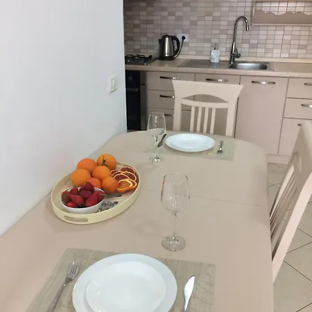 светлый с открытым балконом на пляже